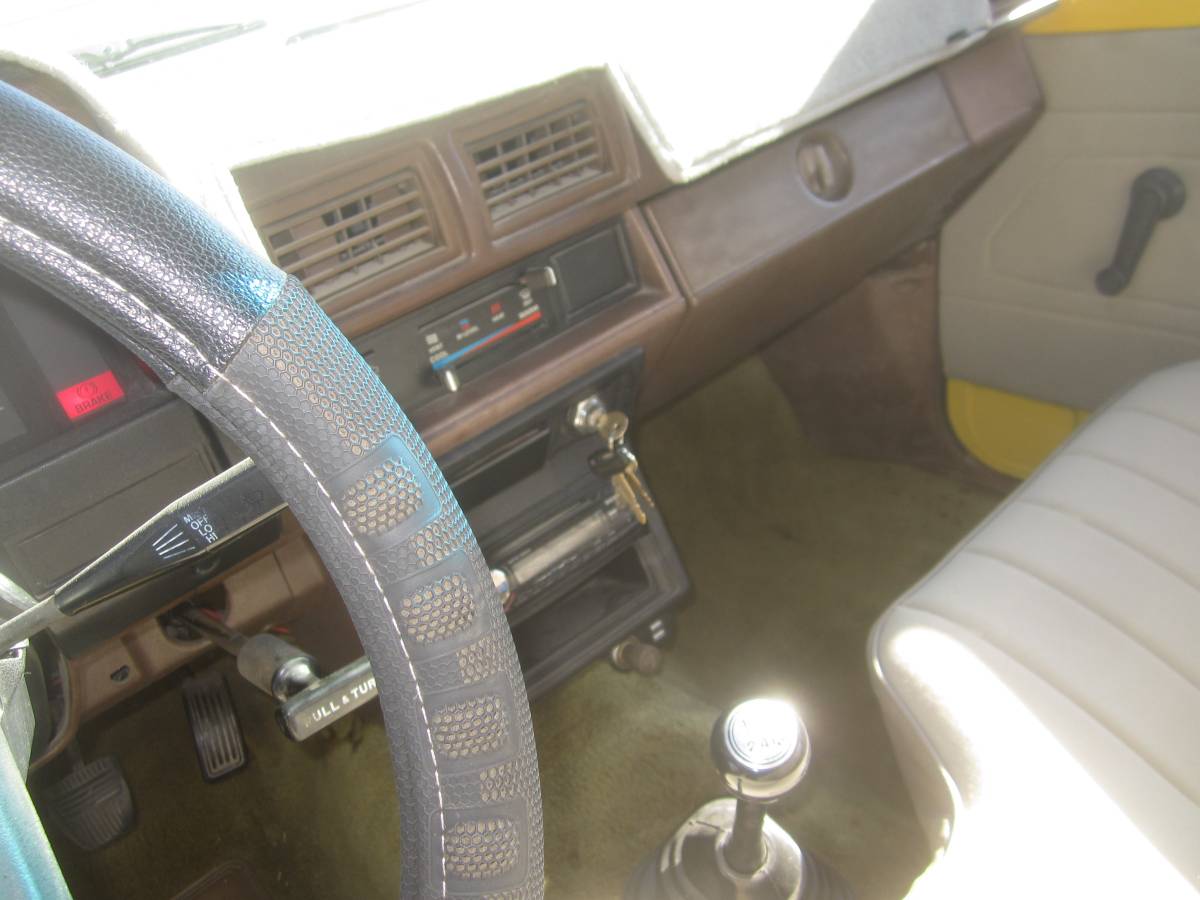 Hilux-toyota-pickup-1986-yellow-2