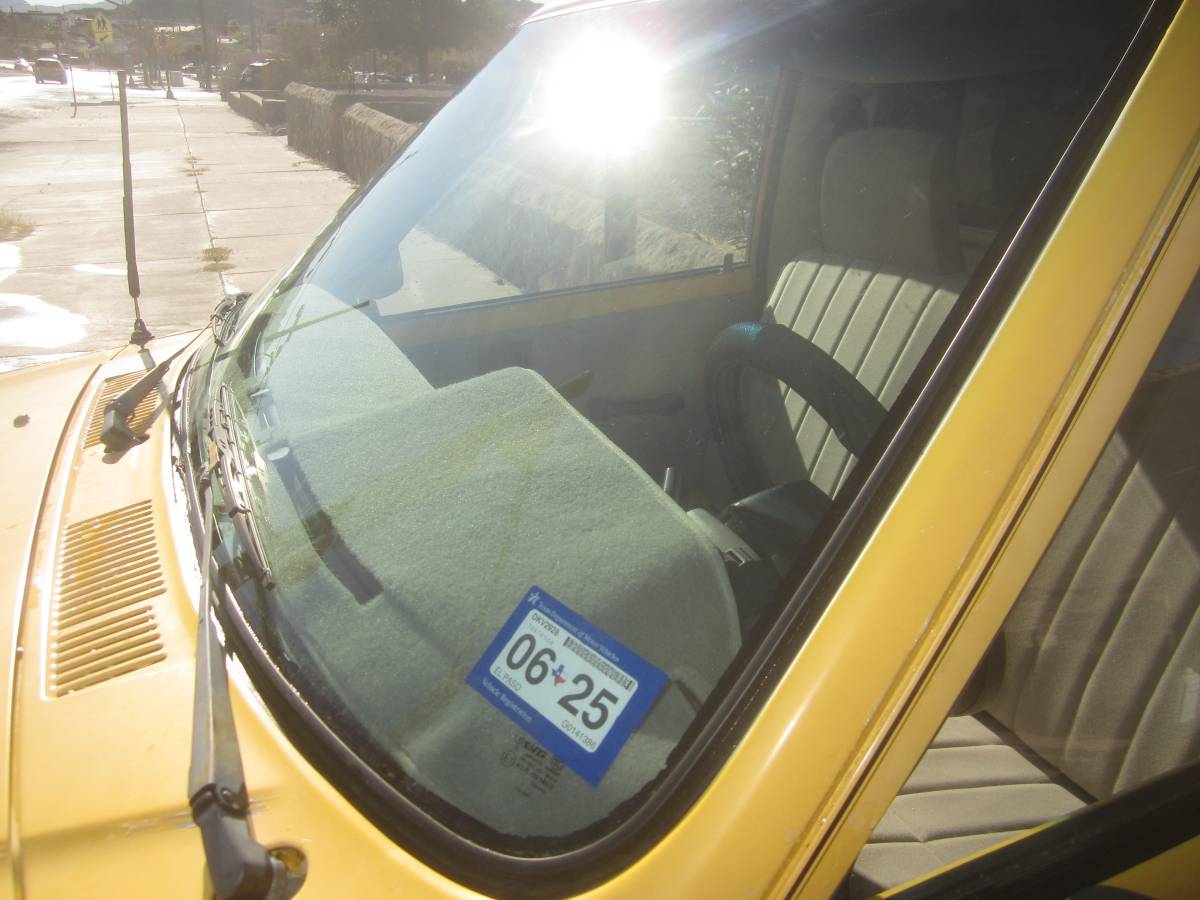 Hilux-toyota-pickup-1986-yellow-5