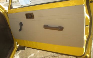 Hilux-toyota-pickup-1986-yellow-6