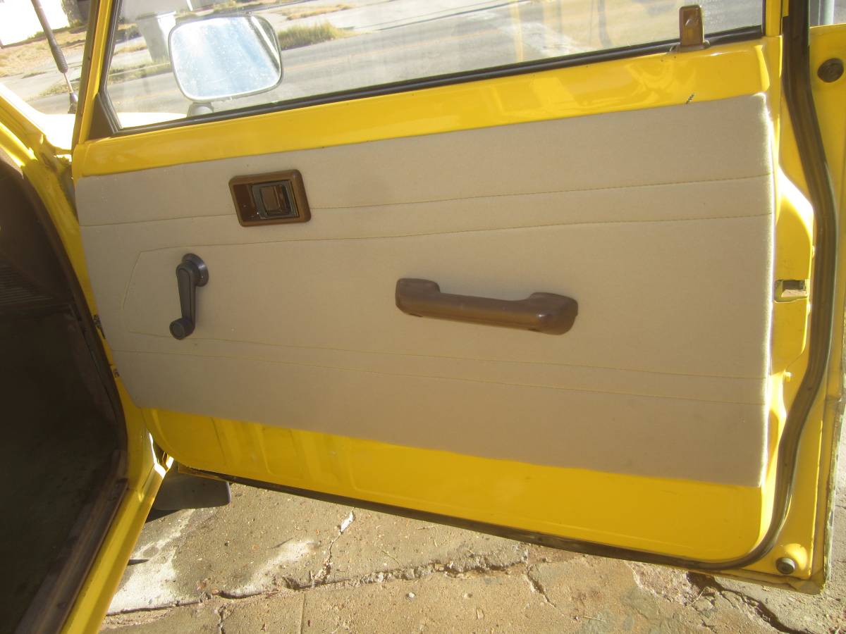 Hilux-toyota-pickup-1986-yellow-6