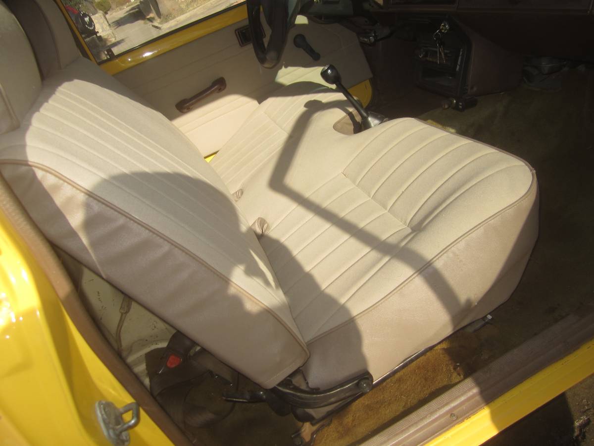 Hilux-toyota-pickup-1986-yellow-7