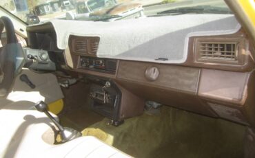 Hilux-toyota-pickup-1986-yellow-8