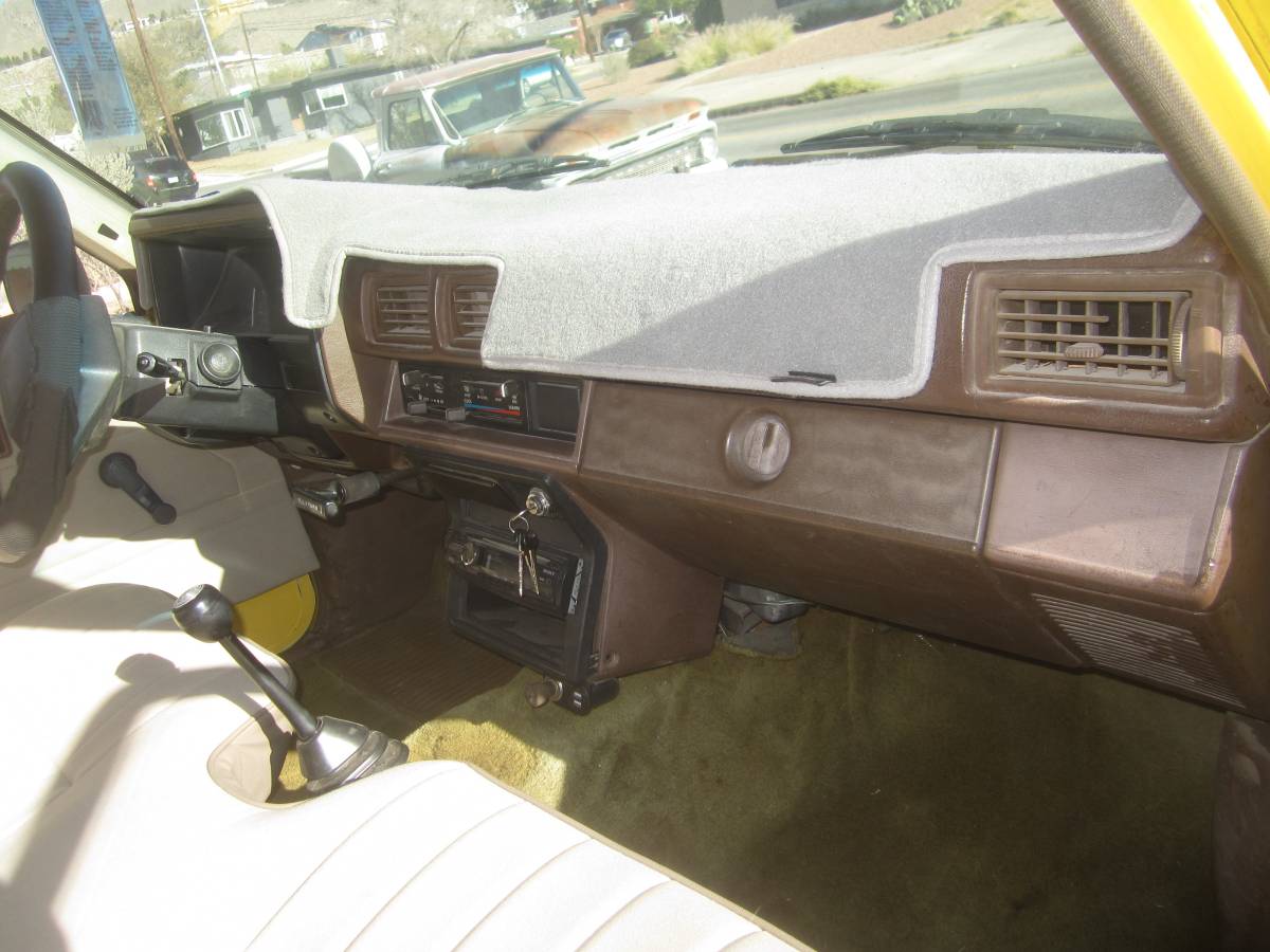 Hilux-toyota-pickup-1986-yellow-8