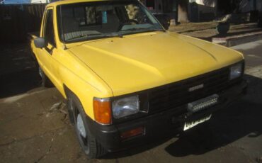 Hilux-toyota-pickup-1986-yellow-9