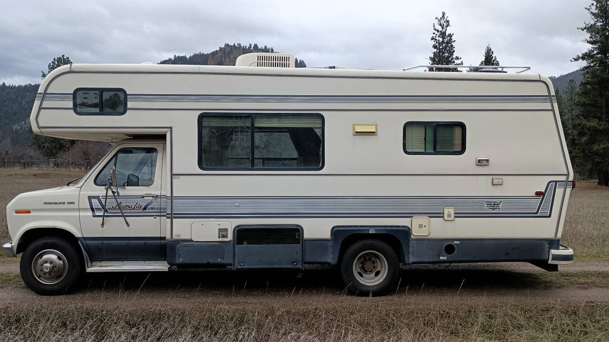 Holiday-rambler-1989-white-1