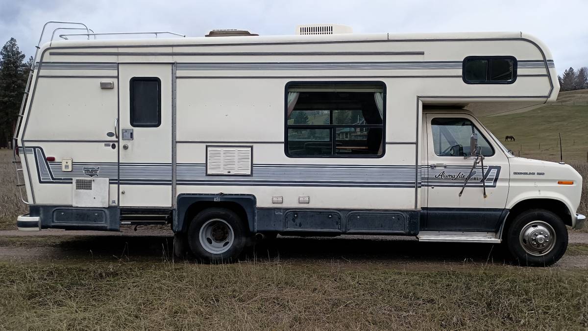 Holiday-rambler-1989-white-2