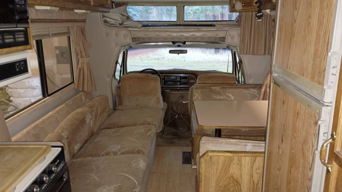 Holiday-rambler-1989-white-5