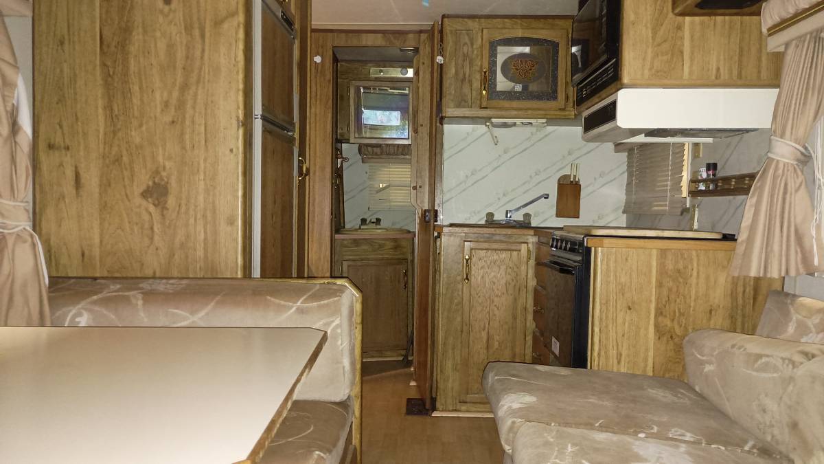 Holiday-rambler-1989-white-6