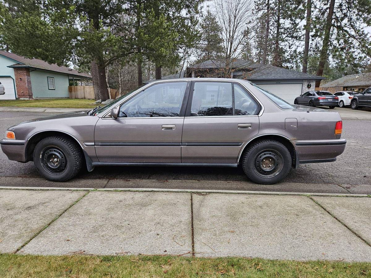 Honda-accord-1992-brown