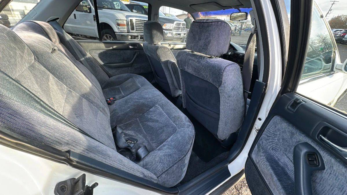 Honda-accord-1992-custom-9