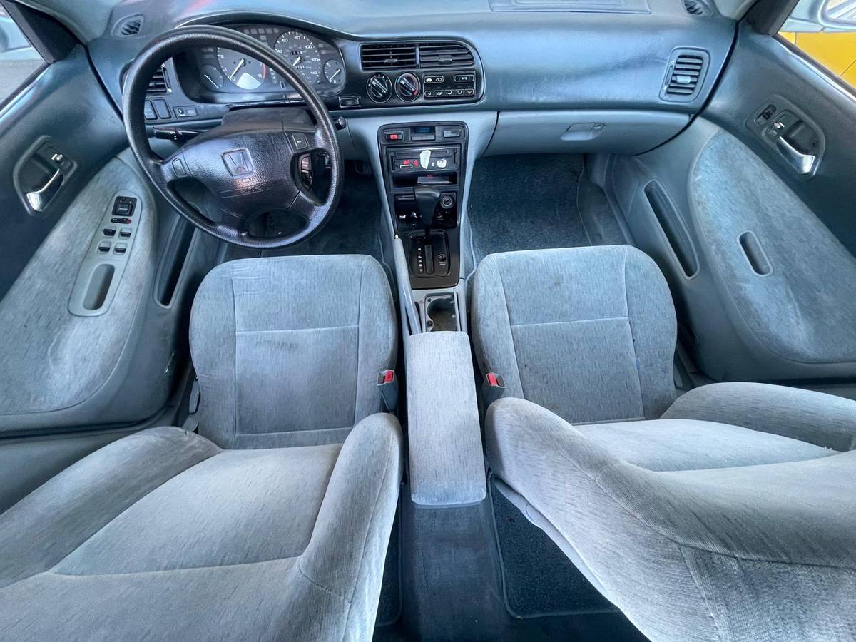 Honda-accord-1994-16
