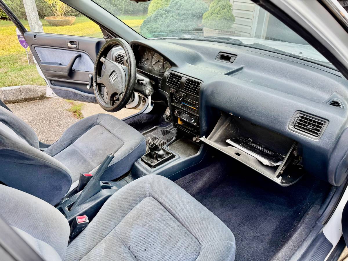 Honda-accord-4-door-sedan-1992-white-10