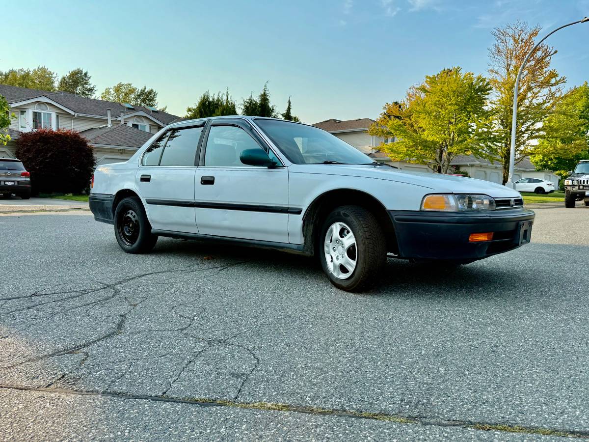 Honda-accord-4-door-sedan-1992-white-2