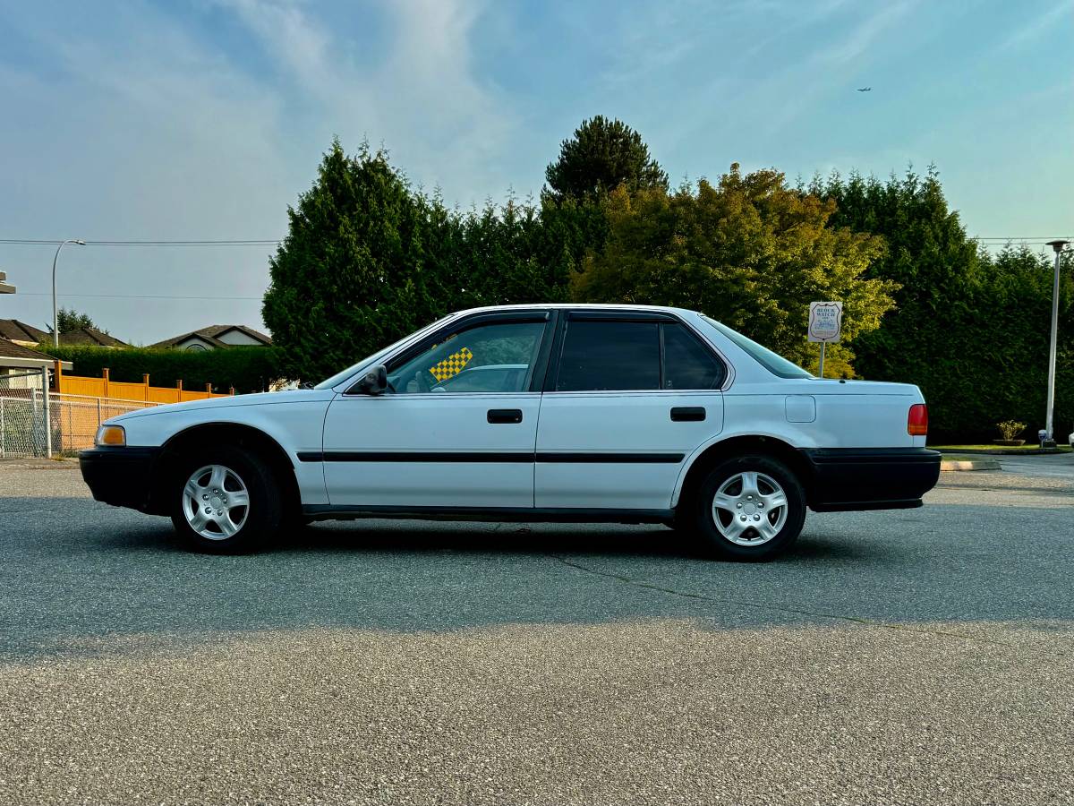 Honda-accord-4-door-sedan-1992-white-3