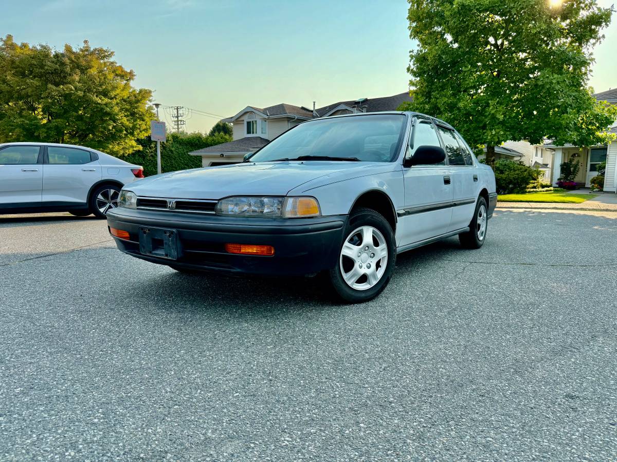 Honda-accord-4-door-sedan-1992-white-6