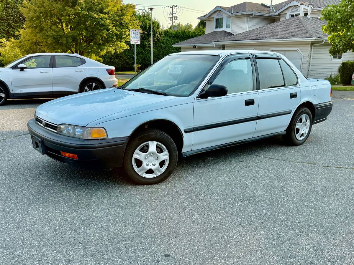 Honda-accord-4-door-sedan-1992-white