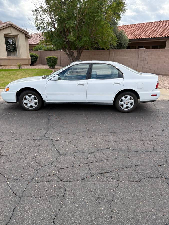 Honda-accord-ex-wleather-seats-1996-white