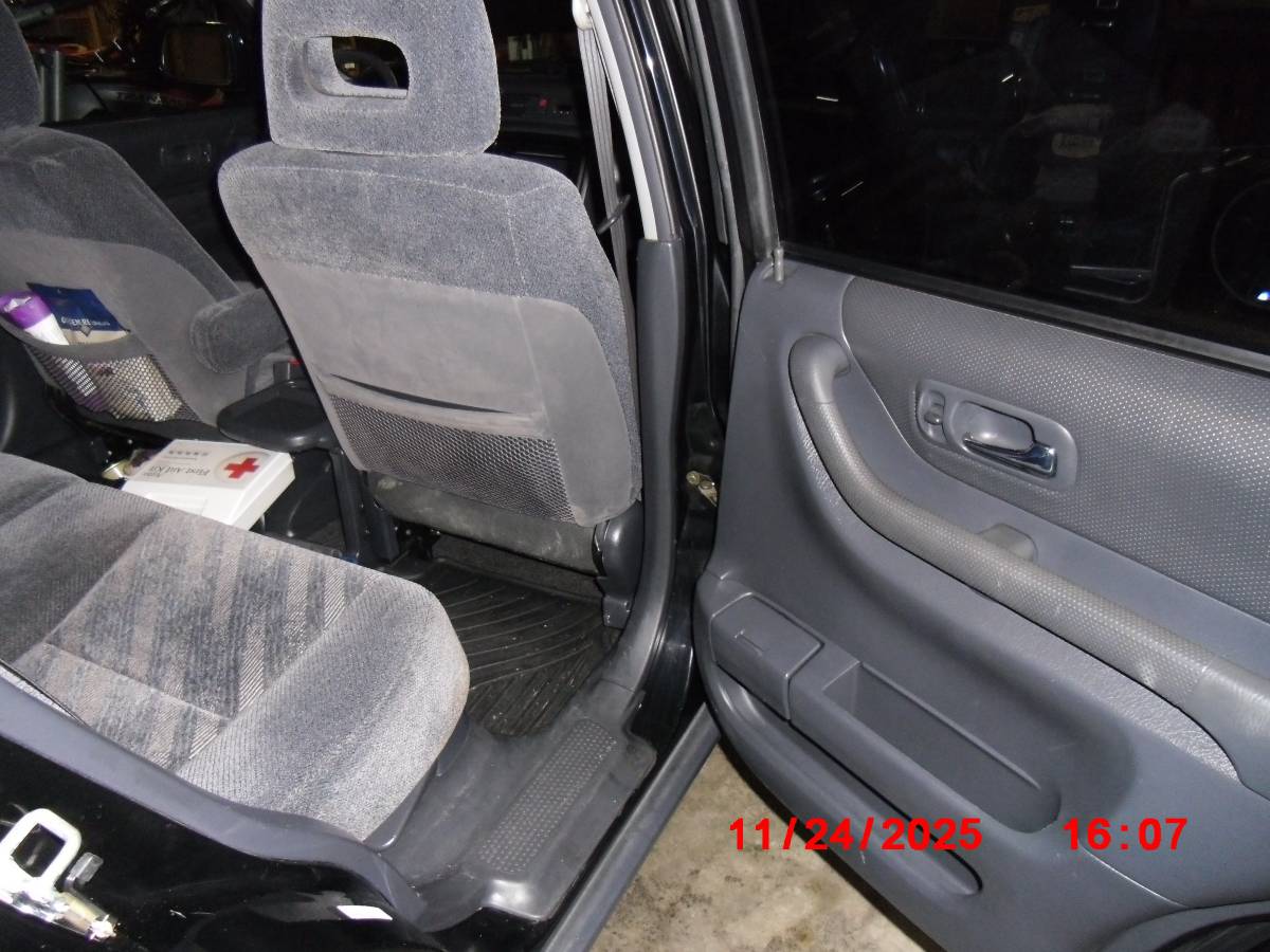 Honda-cr-v-lx-2000-black-4