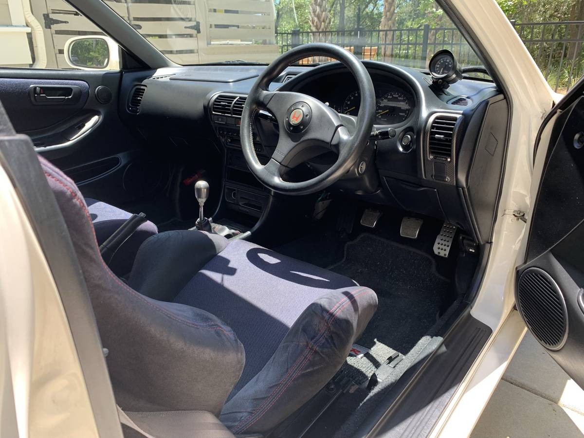 Honda-integra-1996-white-11
