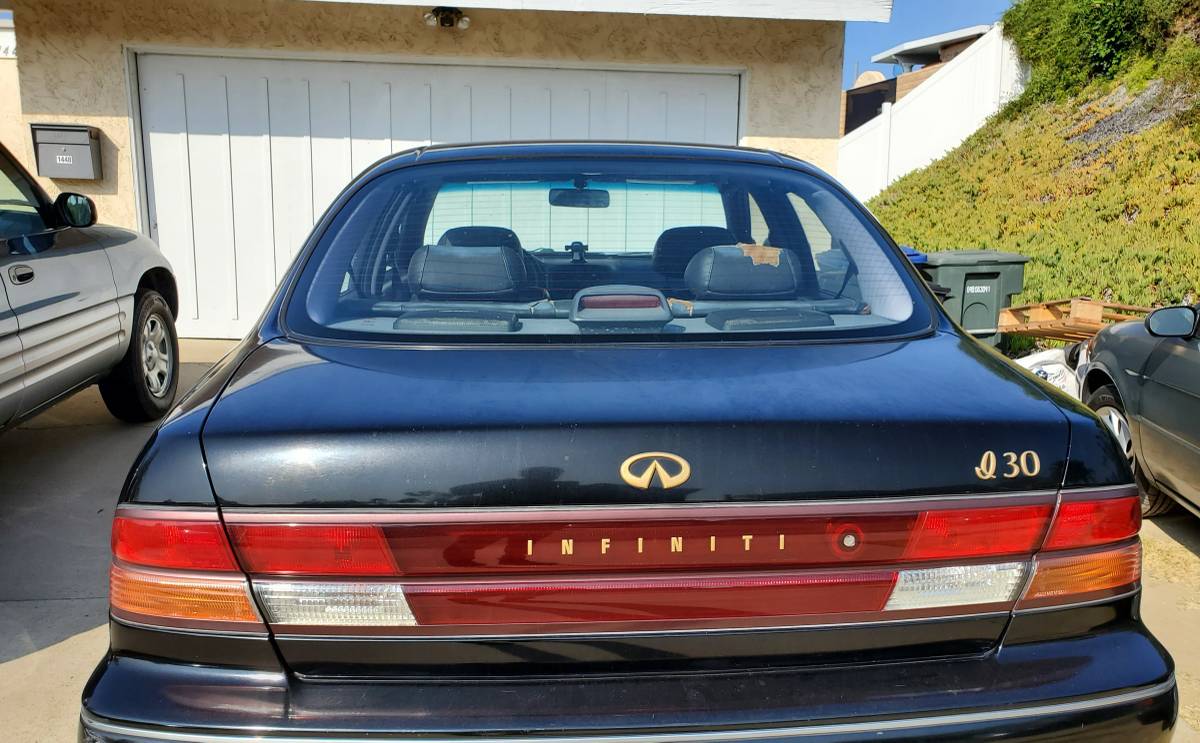 Infiniti-i30-1996-black-2