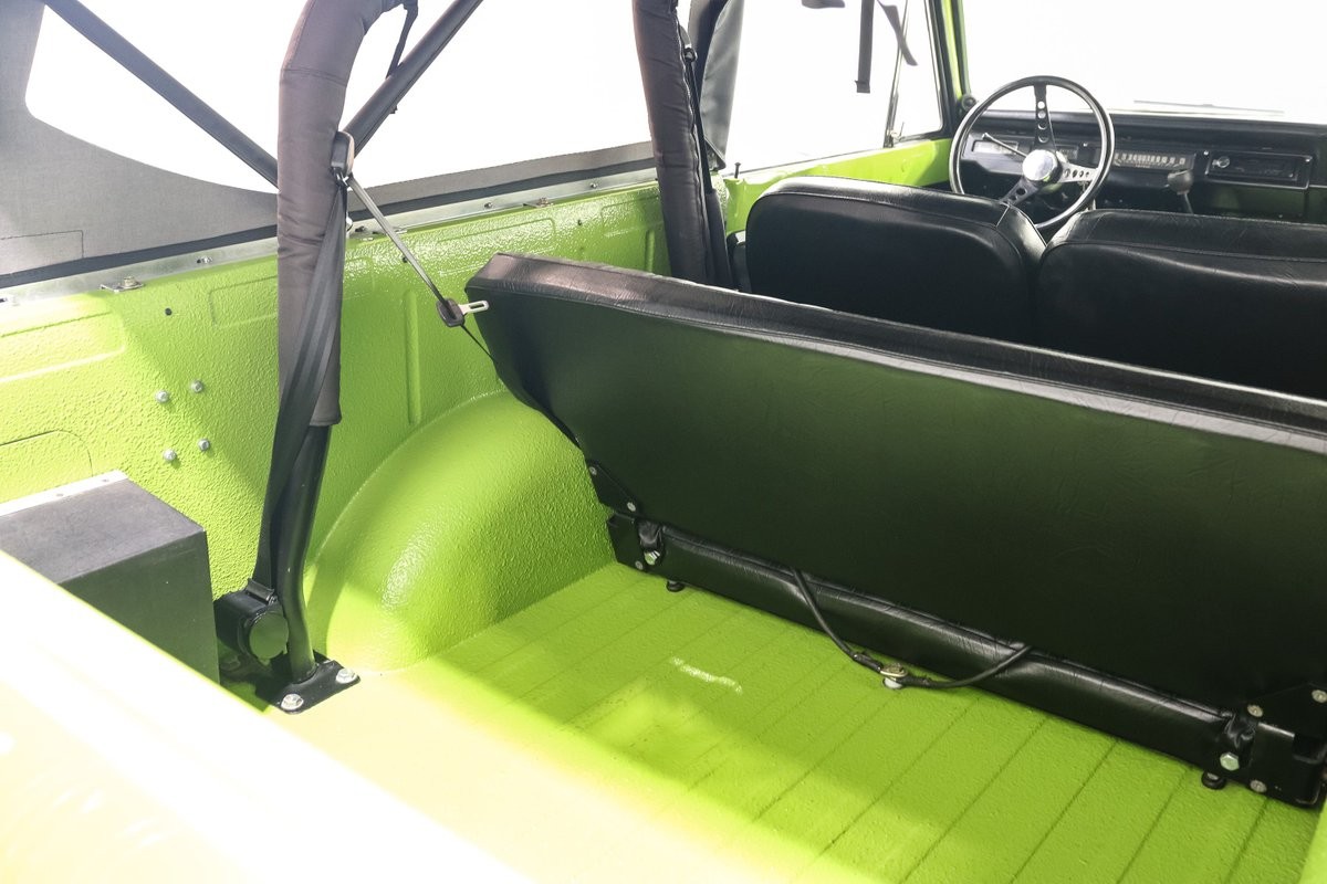 International-1972-SUV-19