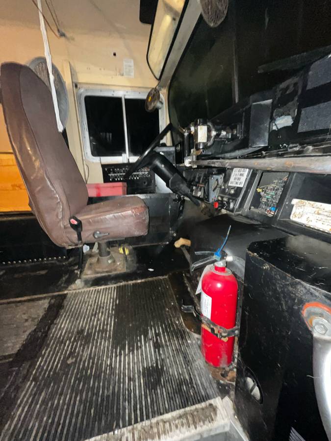 International-3800-diesel-1994-custom-7