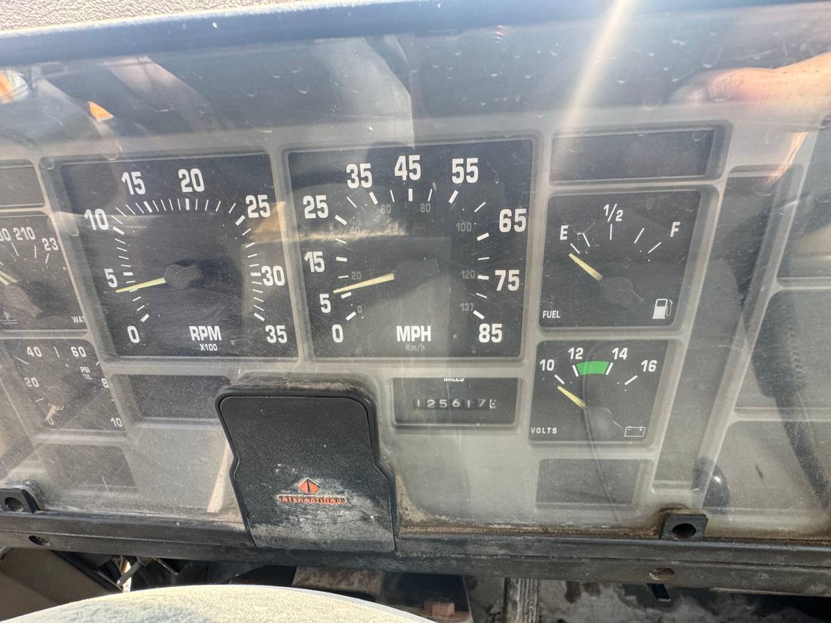 International-4600-1993-white-11