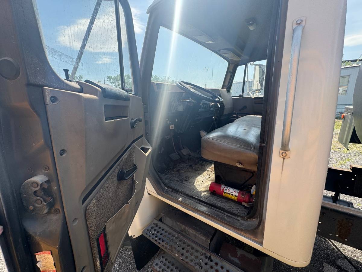 International-4600-1993-white-12