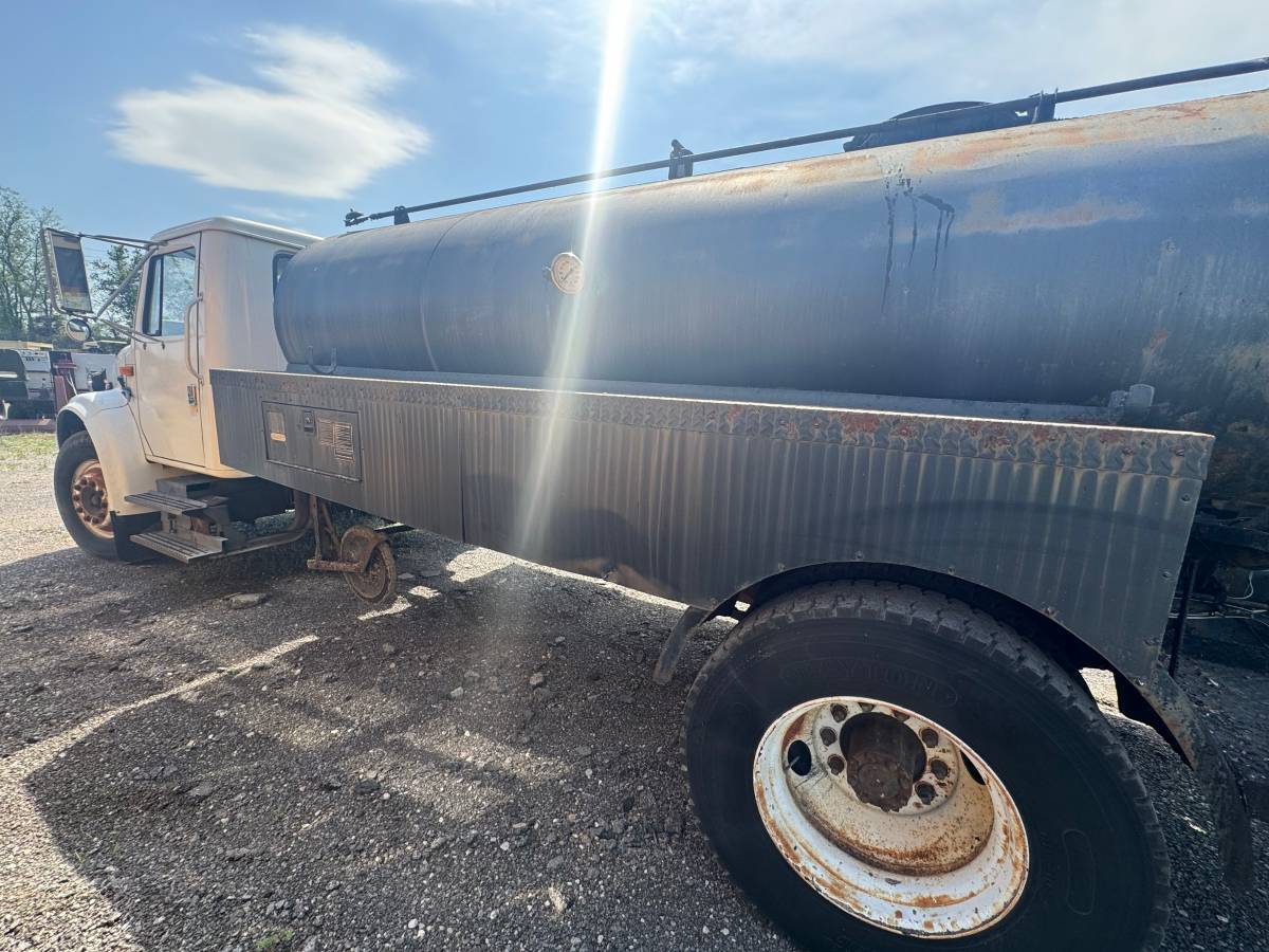 International-4600-1993-white-9