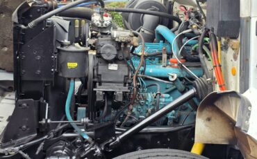 International-4900-diesel-1989-white-20