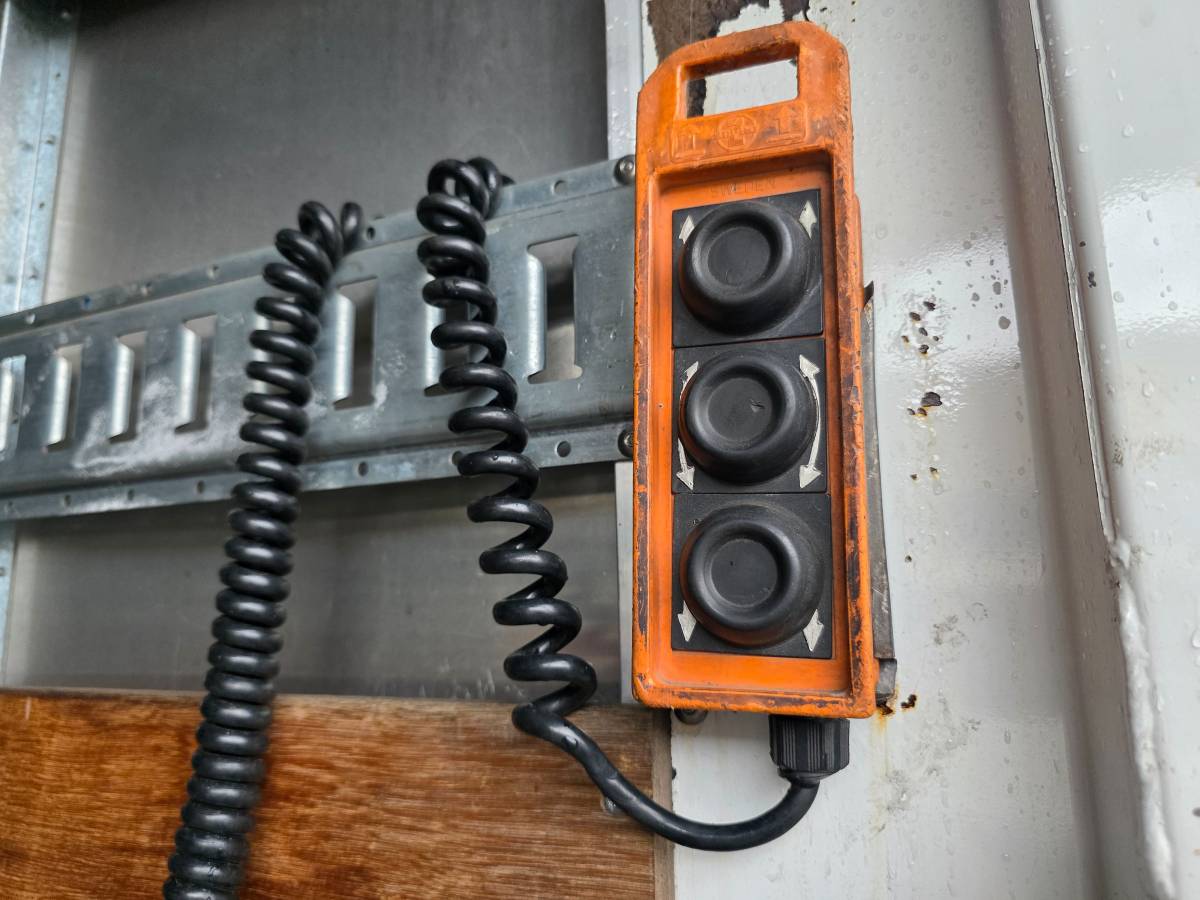 International-4900-diesel-1989-white-3