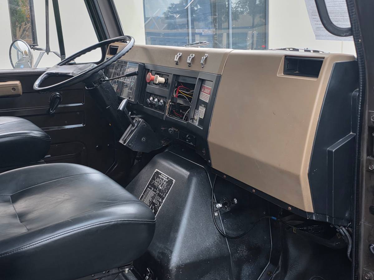 International-4900-diesel-1990-white-13