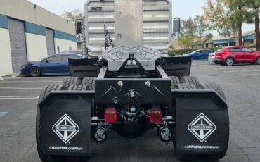 International-4900-diesel-1990-white-2