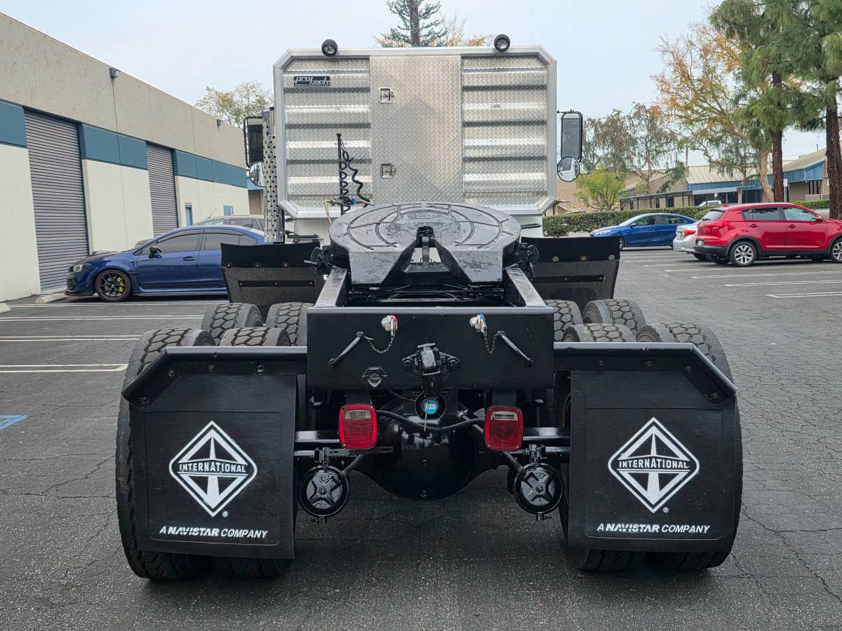 International-4900-diesel-1990-white-2