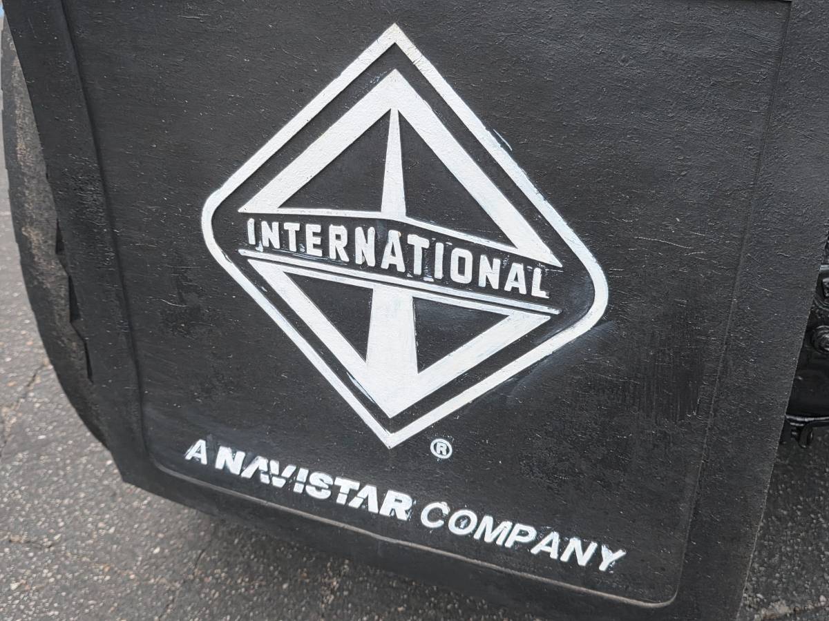 International-4900-diesel-1990-white-20