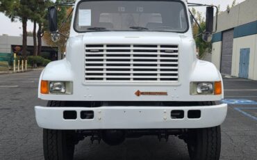 International-4900-diesel-1990-white-3
