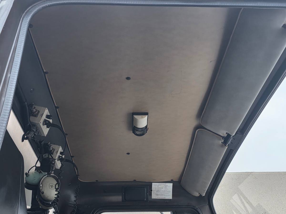 International-4900-diesel-1990-white-4