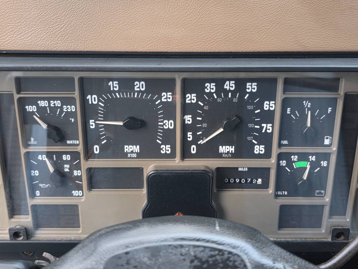 International-4900-diesel-1990-white-9