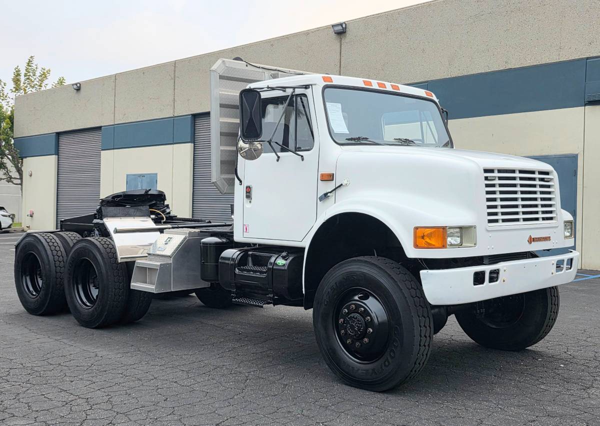 International-4900-diesel-1990-white