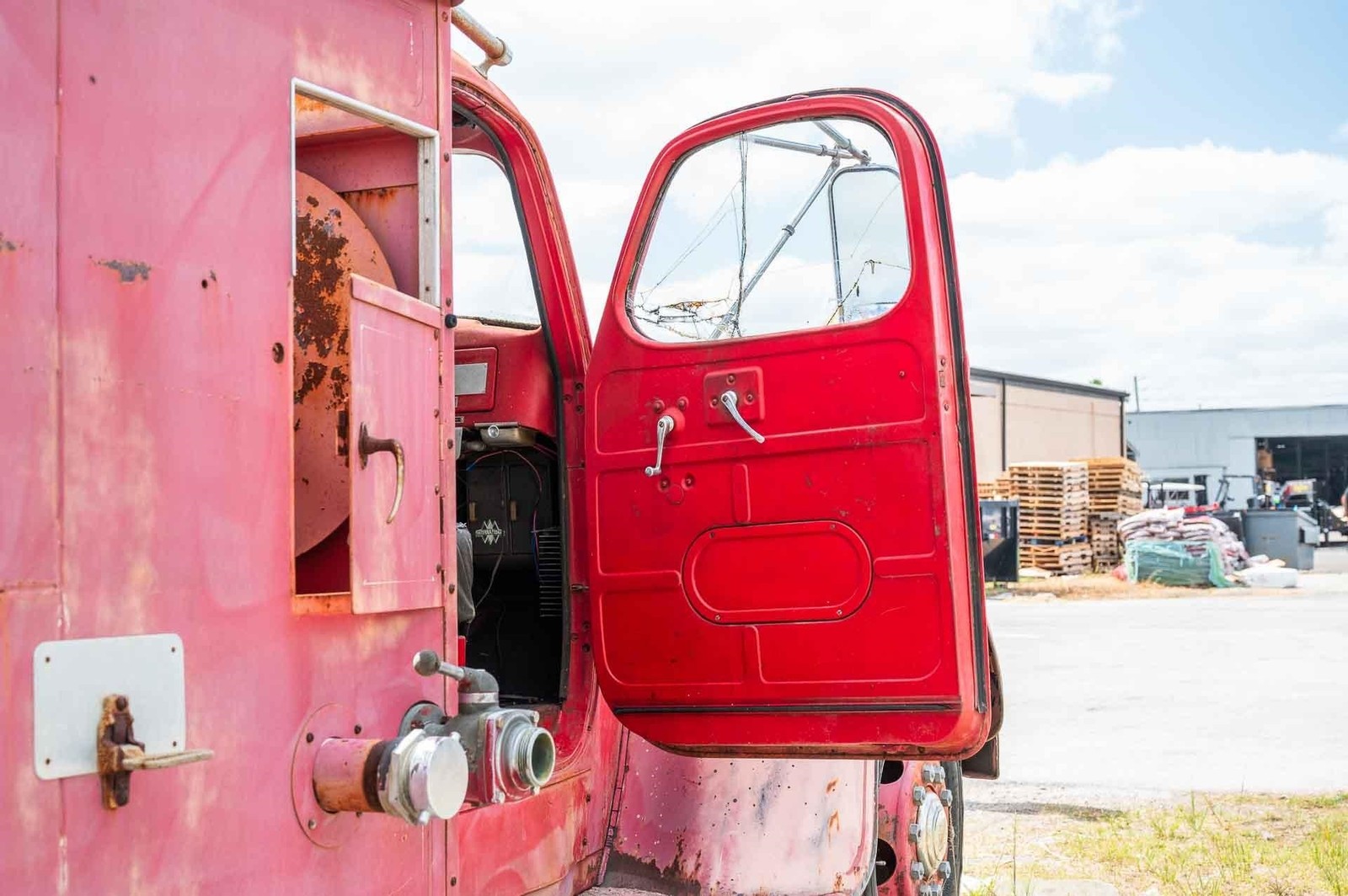 International-Fire-Truck-1951-2-Door-34