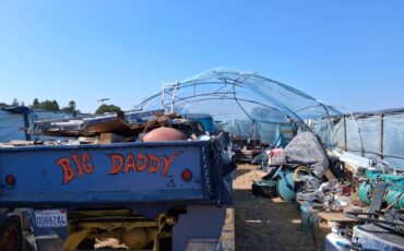 International-dumptruck-1966-blue-1