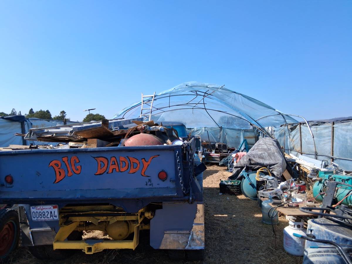 International-dumptruck-1966-blue-1