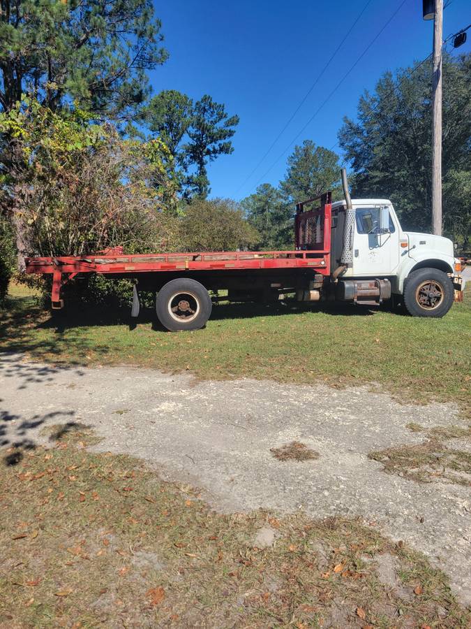 International-flatbed-diesel-1994-white-1