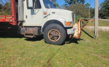 International-flatbed-diesel-1994-white-2