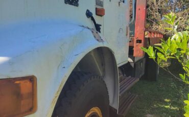 International-flatbed-diesel-1994-white-5