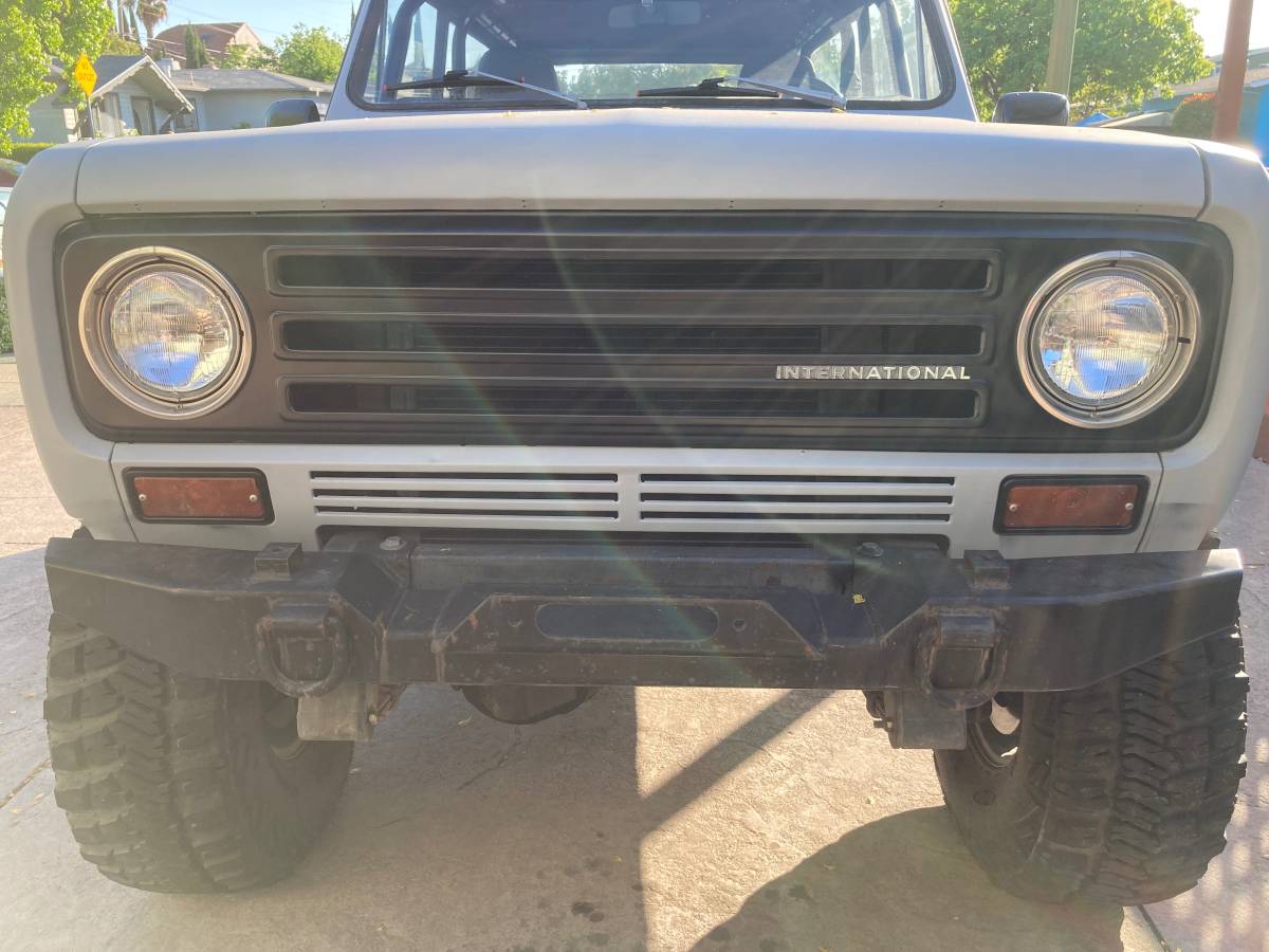 International-scout-2-1972-grey-1