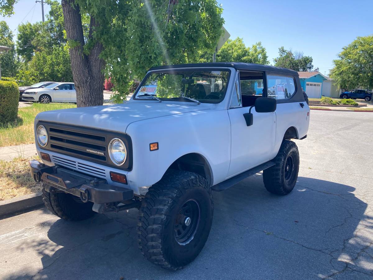 International-scout-2-1972-grey-2