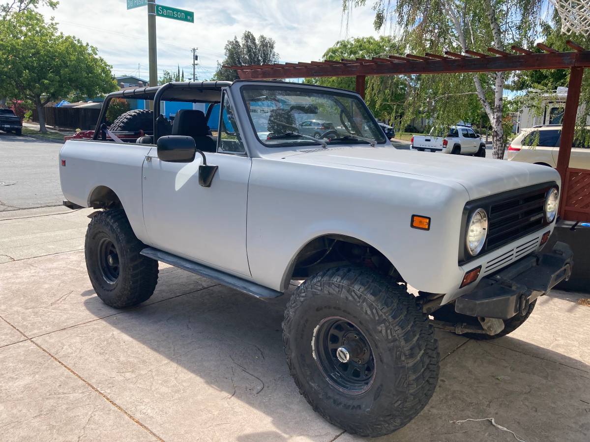 International-scout-2-1972-grey