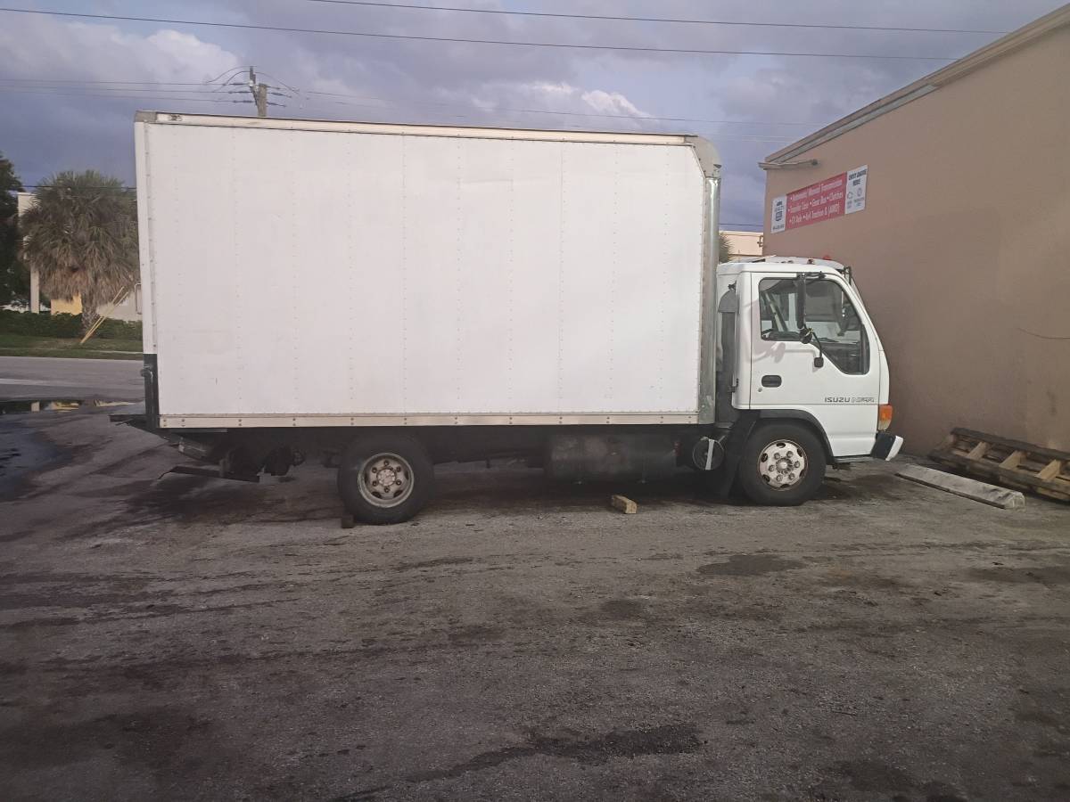 Isuzu-npr-diesel-1995-white-2