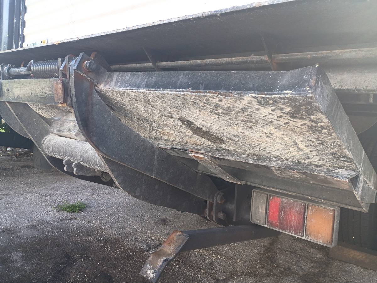 Isuzu-npr-diesel-1995-white-3